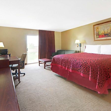 Days Inn By Wyndham St. Louis/Westport Mo Меріленд-Гайтс Екстер'єр фото